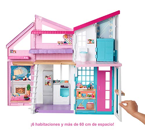 Barbie Casa de Muñecas Malibú - Casa Transformable de 2 Plantas con 6 Habitaciones - Más de 25 Piezas - Ancho: 60 cm - Regalo para Niños de 3+ Años