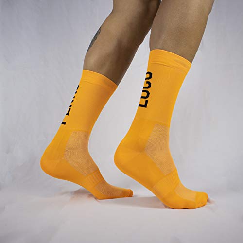 Calcetines Ciclismo Ultra Finos Compresivos Verano Transpirables Antibacterianos Compresión. Diseñados en Murcia. Fabricados en España. Ultralight. (Naranja, 43-45)