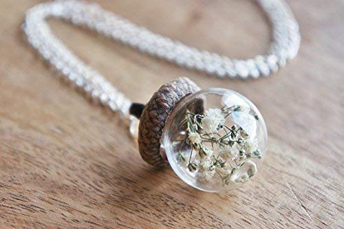 Collar de plata y orbe de cristal relleno con aliento de bebé blanco, regalo para aquellos que aman las flores y la naturaleza.