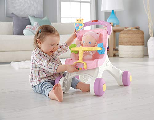 Fisher-Price Correpasillos con forma de silla de paseo con muñeca de peluche, juguete para bebés +1 año (Mattel HBB69)