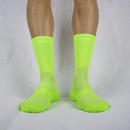 PERRO LOCO CLOTHES Calcetines Ciclismo Ultra Finos Compresivos Verano Transpirables Antibacterianos Compresión. Diseñados en Murcia. Fabricados en España. Ultralight. (Verde, 37-39)