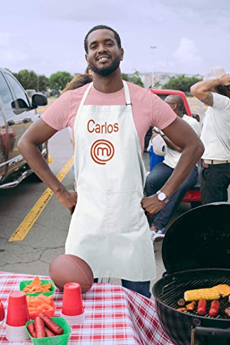 SAQUITOMAGICO Delantal Oficial Masterchef Personalizado con tu Nombre Bordado.Producto con Licencia Oficial (blanco personalizado)