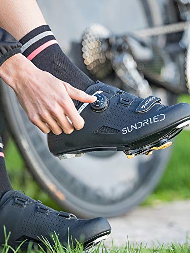 SUNDRIED Hombres Pro Zapatos Bici del Camino de Uso con Grapas del MTB, Spin Cycle, Cubierta equitación Ciclismo de Carretera (Reino Unido 9, Negro)