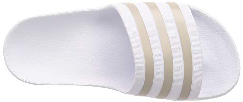 adidas Adilette Aqua, Sandalias deslizantes Hombre, Cloud White/Platin Metallic/Cloud White, 47 EU