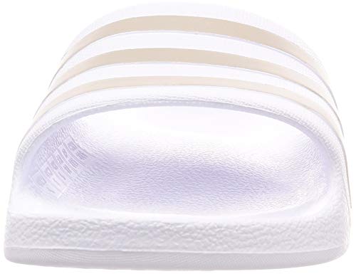 adidas Adilette Aqua, Sandalias deslizantes Hombre, Cloud White/Platin Metallic/Cloud White, 47 EU