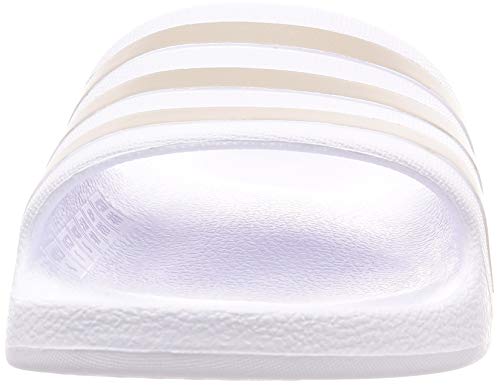 adidas Adilette Aqua, Sandalias deslizantes Hombre, Cloud White/Platin Metallic/Cloud White, 47 EU