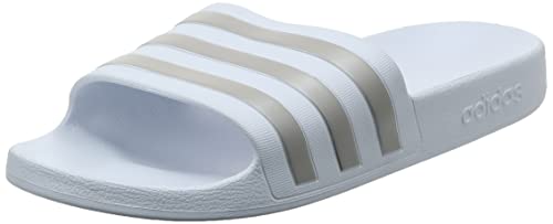 adidas Adilette Aqua, Sandalias deslizantes Hombre, Cloud White/Platin Metallic/Cloud White, 47 EU