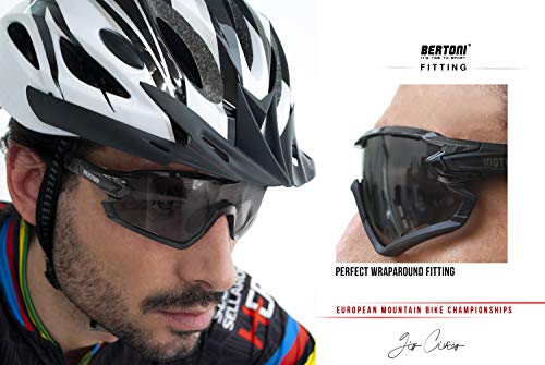 BERTONI Gafas Ciclismo Running MTB Esquí Tennis Padel Polaridas Fotocromaticas Mod. Quasar (Negro/Fotocromaticas Polarizadas)