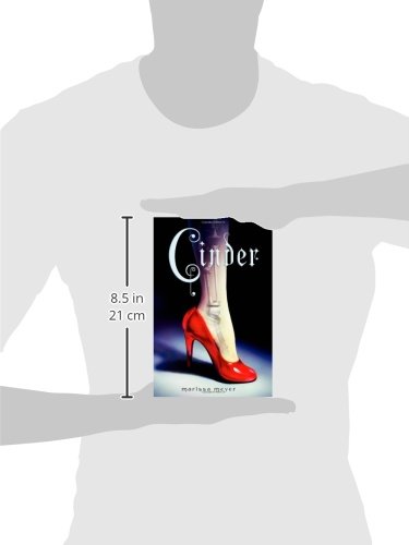 Cinder: Book One of the Lunar Chronicles: 1