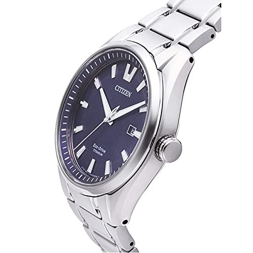 Citizen Super Titanium - Reloj de Cuarzo para Hombre, con Correa de Titanio, Color Plateado