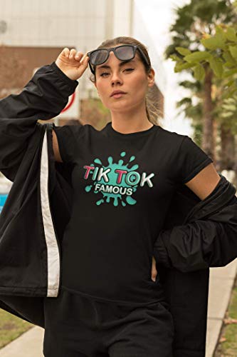 Fire Fit Designs TIK TOK Famous Shirt para mujer - TIK TOK TOK Camisetas para adultos - TIK TOK Camiseta para adolescentes para adultos - negro - Large