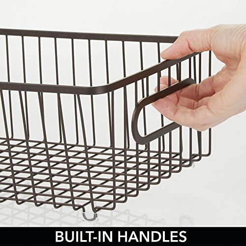 mDesign Juego de 4 cestas de metal – Versátil cesto de alambre multiusos para cocina o despensa – Organizadores de cocina compactos y universales con asas – color bronce