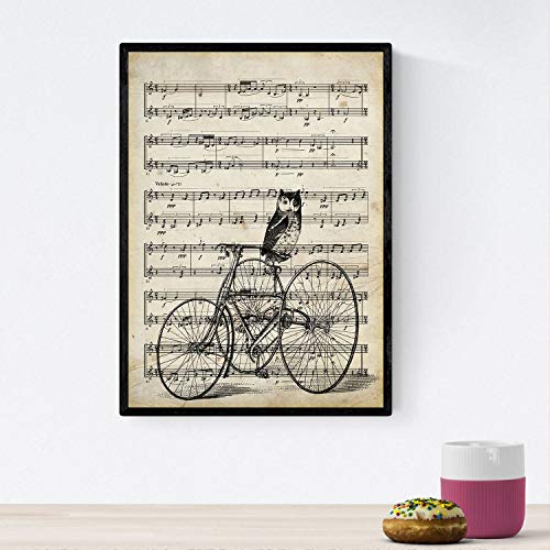 Nacnic Poster de Buho en Bicicleta sobre partitura. Láminas de imágenes con partituras. Diseño de música para el hogar. Tamaño A4 con Marco