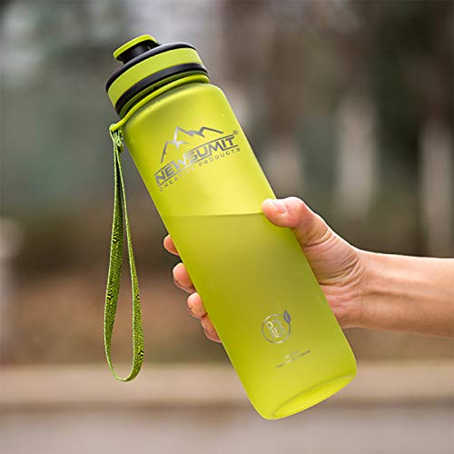 NEWSUMIT Botella De Agua Deportiva Superior Shaker - BPA Free Tritan - Todo Uso - Deporte - Gimnasio - Hogar - Oficina. (Gris, 550ml - 19oz)