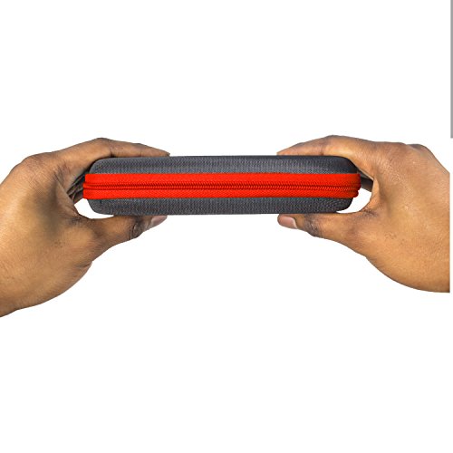 Orzly Funda 2DSXL, Transportar New 2DS XL - Funda Dura de Viaje para Llevar la Nueva Consola Nintendo 2DS XL con Ranuras para Juegos y Bolsillo con Cremallera – Rojo sobre Negro