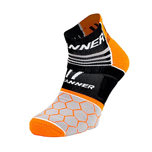 ULTRANNER - ATHOS | Calcetines para Trail Running Hombre y Mujer - Calcetines Coolmax Antiampollas Semi-Compresivos - Calcetines con Resistencia para Mayor Durabilidad - Color Naranja Talla 37 a 39