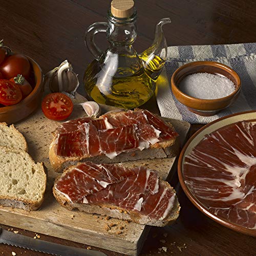 Jamón Serrano gran reserva duroc, con más de 20 meses de curado, cortado a mano por un maestro jamonero y envasado al vacío. 8 sobres de 80 g envasados al vacío.