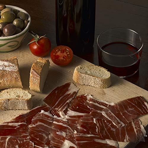 Jamón Serrano gran reserva duroc, con más de 20 meses de curado, cortado a mano por un maestro jamonero y envasado al vacío. 8 sobres de 80 g envasados al vacío.