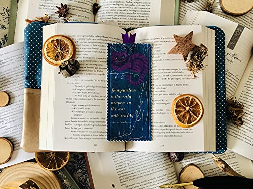 Marcapáginas de tela de Alicia en el País de las Maravillas y Gato de Cheshire. Regalo ideal para adolescentes, lectores, bookworms, estudiantes (Alicia)