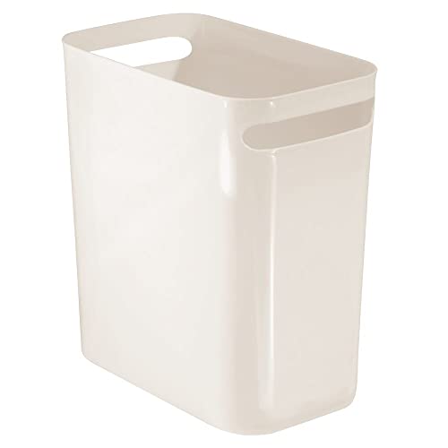 mDesign Cubo de basura con asas – Papelera moderna rectangular de plástico – Papelera para el baño, la cocina o el despacho – crema