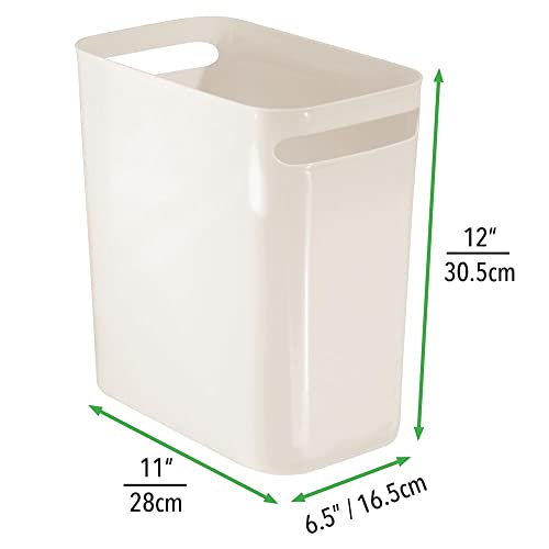 mDesign Cubo de basura con asas – Papelera moderna rectangular de plástico – Papelera para el baño, la cocina o el despacho – crema