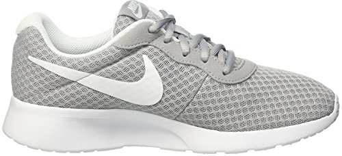 Nike Tanjun, Zapatillas de Running para Mujer, Gris (Wolf Grey/White), 39 EU