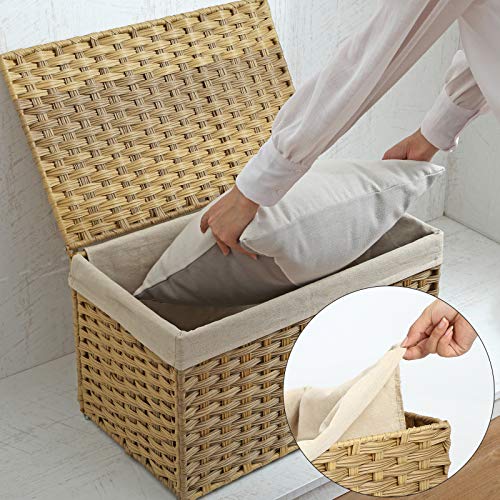 SONGMICS Caja de Almacenamiento de Estilo Ratán, Cesta de Almacenamiento de 65L, con Asas de Revestimiento de Tapa, Baúl de Almacenamiento, Rectangular, Natural RST56NL