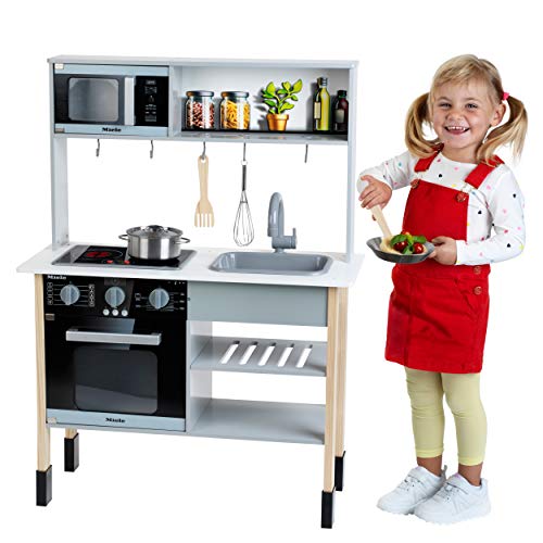 Theo Klein 7199 Cocina Miele, Cocina blanca de madera que incluye placa de cocción con luz y sonido, Medidas: 70 cm x 30 cm x 91 cm, Elegantes accesorios de cocina de acero inoxidable y madera