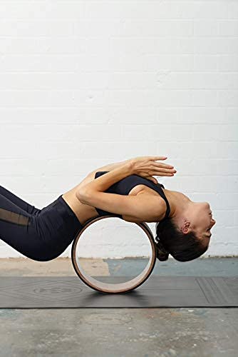 Yogi Bare Rueda de yoga antideslizante CORCHO de 33 cm para estiramientos - Mejora tus movimientos y Rojouce la tensión - Contribuye a un mayor equilibrio y flexibilidad - Cósmica