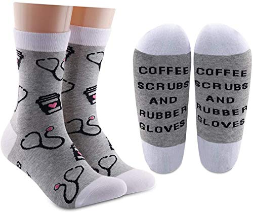 AATOP Divertido enfermera RN regalo de agradecimiento de la enfermera regalo de café Scrubs y guantes de goma calcetines de algodón enfermera regalo de graduación, Juego de 2 pares., talla única