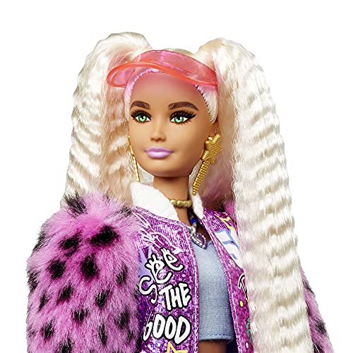 Barbie Extra Muñeca rubia articulada con coletas altas, accesorios de moda y mascota (Mattel GYJ77)