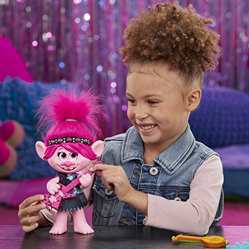 DreamWorks Trolls World Tour Pop-to-Rock Poppy - Muñeca con 2 Looks y Sonidos Diferentes, Toy Sings Trolls Solo Quiere divertirse