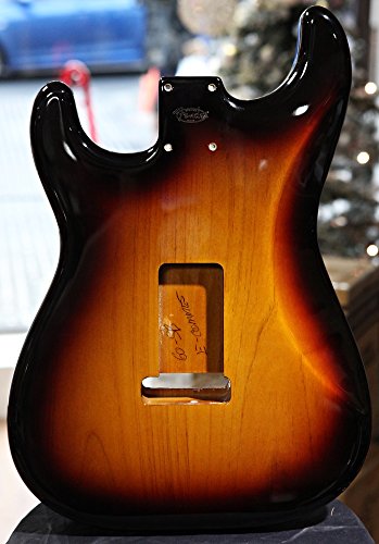 Fender Stratocaster SSS 099-8003-700 Cuerpo de aliso, 3-Color Sunburst