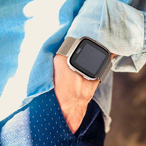 Mugust 2 Correas Compatibles con Fitbit Versa 2 Correa La Capacidad de Bloqueo Única de Correa de Metal de Acero Inoxidable es Adecuada para Hombres y Mujeres (L, Oro Vintage + Plata)