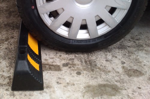 RWS-225x2 Tope para rueda de goma para estacionar en estacionamientos comerciales y domésticos y garajes privados, de color negro-amarillo, dimensiones 60x12x10 cm (paquete de 2)