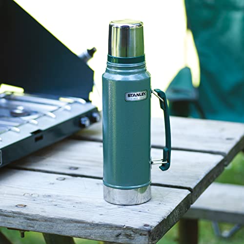 Stanley Classic Legendary Bottle 1L Hammertone Green - Botella Termica 1 Litro de Acero Inoxidable - Se Mantiene Caliente o Frío 24 Horas - Termo Cafe Sin BPA - Apto para Lavavajillas