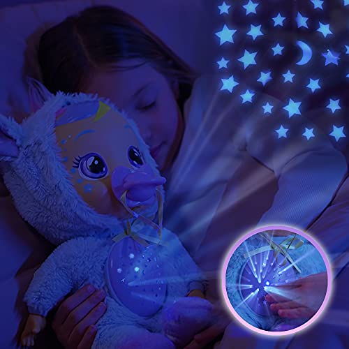 BEBÉS LLORONES Goodnight Starry Sky Jenna | Muñeca suave quitamiedos para Dormir que llora lágrimas LED y Proyecta cielo de estrellas con Música relajante | Juguete y Regalo ideal para niños +18 Meses