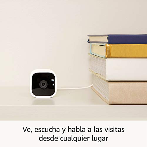 Blink Mini, cámara de seguridad inteligente, compacta, para interiores, con enchufe, resolución de vídeo HD 1080p, detección de movimiento y compatible con Alexa – 1 Cámara