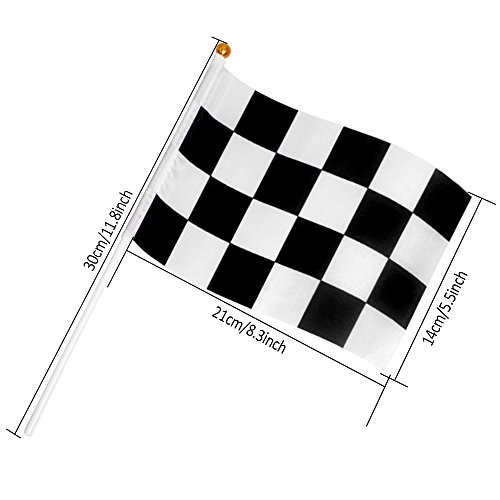 Heqishun 30 Piezas Banderas de Carrera a Cuadros con Palos Plásticos Ensambladas Banner Race Car Decoración para Fiesta Temática de Carrera Tejido de Poliéster Negro Mezcla Blanco