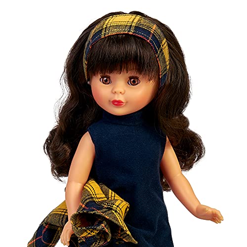 Nancy Colección - En la ciudad, Reedición 2021 del conjunto de ropa original de 1973 negro y amarillo, en una muñeca clásica, morena y con flequillo, para niños y coleccionistas, Famosa, (700016740)
