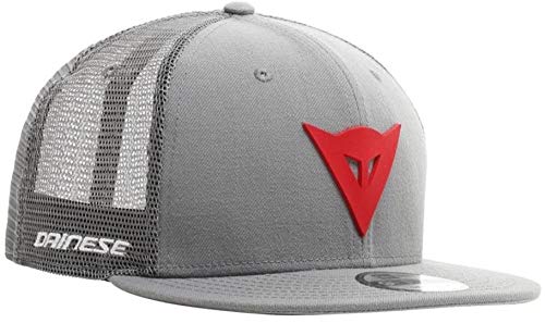 Dainese 9Fifty Trucker Snapback Cap, Gorra Visera Plana de Verano, Gris/rojo1