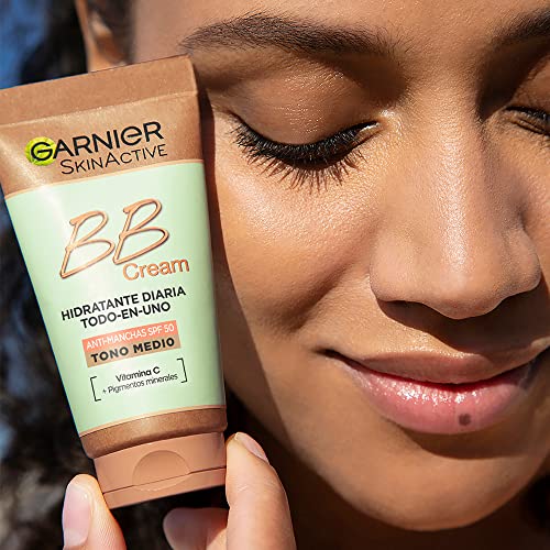 Garnier BB Cream Anti-Manchas Spf 50 Hidratante Todo en uno con color tono medio. Vitamina C, y Pigmentos Minerales, Hidrata, Unifica, Corrige e Ilumina-50ml