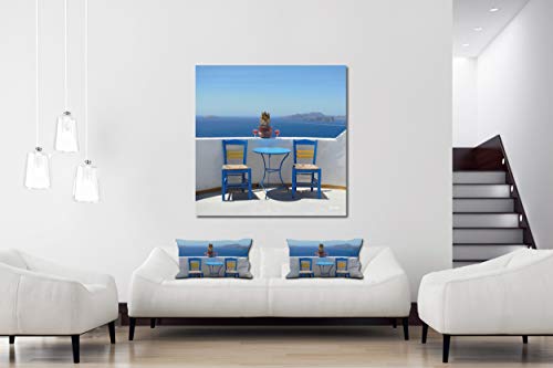 Grecia Siesta – cuadro mural de diseño, 120 x 120 cm, Pared Imagen XXL de impresión sobre vidrio acrílico 5 mm. Santorini pausa, vino, Rosé, silla, mesa, mar