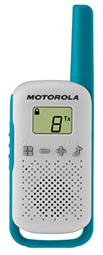 Motorola T42 Triple Talk About – Aparatos De Radio (Juego De 3, Pmr446, 16 Canales, Alcance 4 Km) Multicolor + Amazon Basics - Cargador De Pilas De Ni-Mh AA Y AAA con Puerto USB