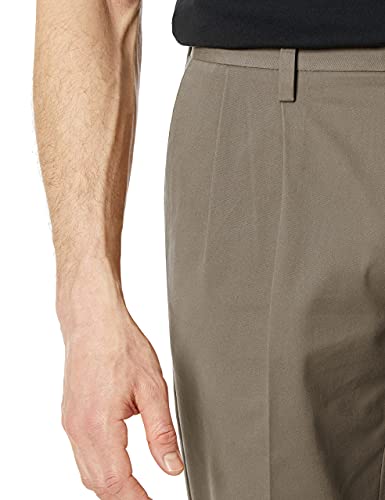 Amazon Essentials Classic-Fit Wrinkle-Resistant Pleated Chino Pant Pantalones, Gris (Taupe), W33/L29