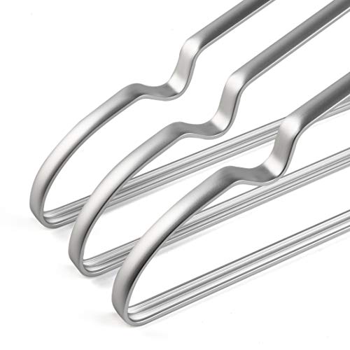 Amber Home 20 Unidades 42cm Perchas de Hierro Aluminio, Plata Metálico Percha para Trajes Camisetas Camisas Chaquetas Vestidos Faldas Pantalones, con Ranuras Antideslizantes