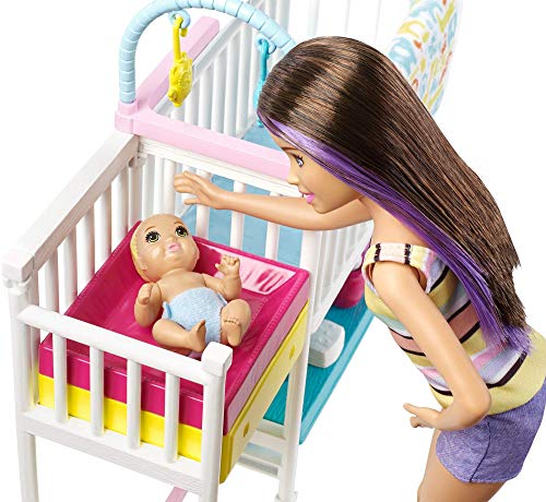 Barbie Skipper Hora de la siesta, Muñeca Canguro con bebés y accesorios, regalo para niñas y niños 3-9 años (Mattel GFL38)