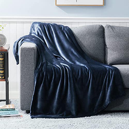 Bedsure Manta Sofa Grande Invierno - Manta Cama 90 de Franela Extra Suave, Mantas 150x200 cm Cubre Sofas, Azul Marino