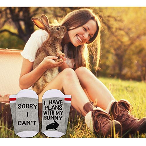 Calcetines con texto en inglés "Sorry I Can't I Have Plans With My Bunny"