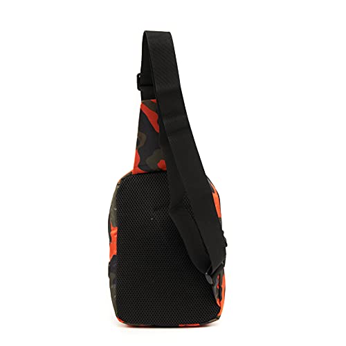 Inca. Mochila bandolera para niño. Mochila viaje. Mochila de niño con un asa. Mochila camuflaje en colores naranja y dibujo en blanco. Cierre cremallera. Dos bolsillos